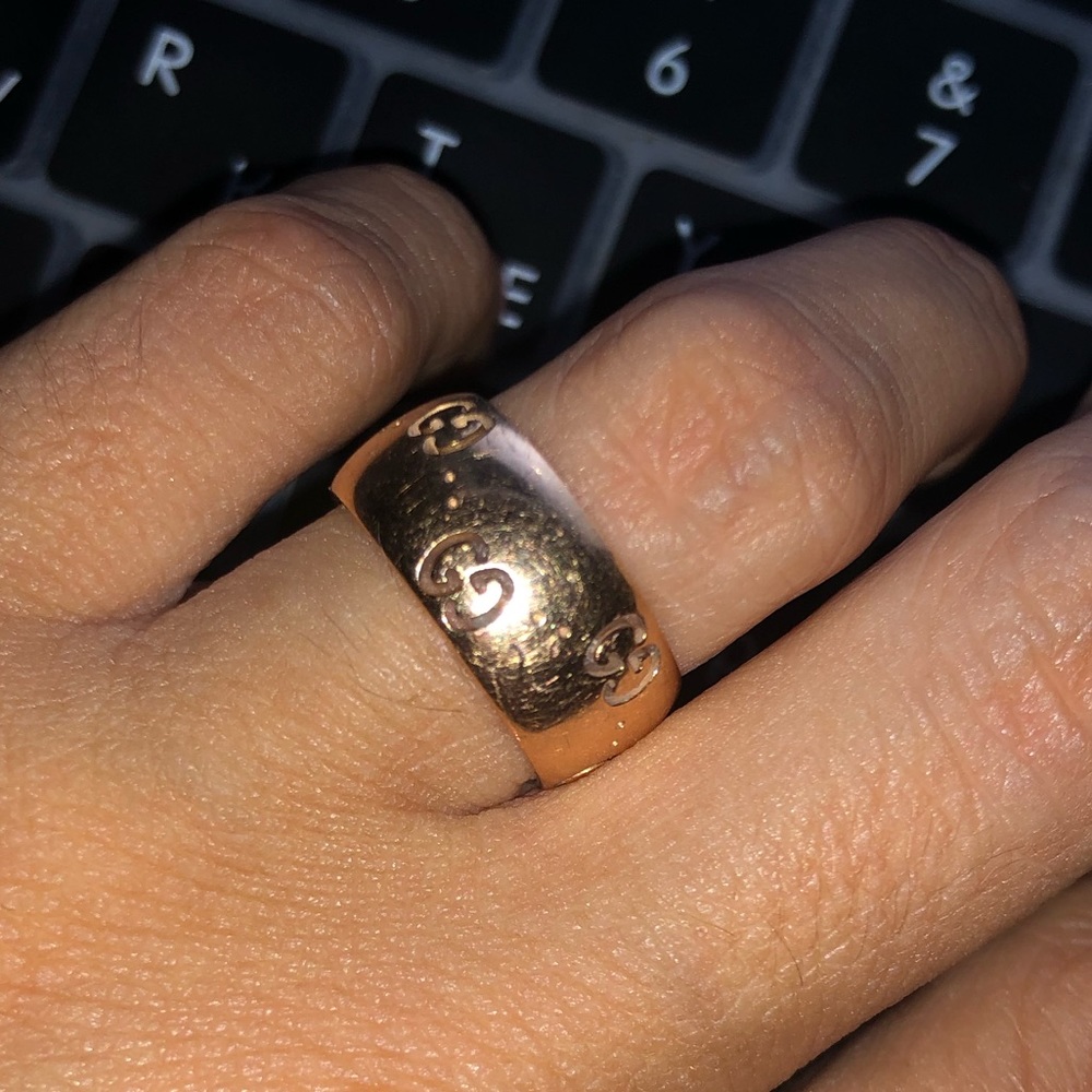 $1990 GUCCI ICON 18K  Gold Band Logo Cutout - Picture 2 of 4